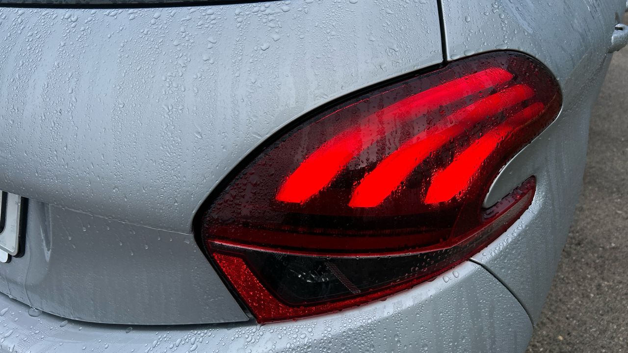 Peugeot 208 1.2L PURETECH 81KW ALLURE 110 5P