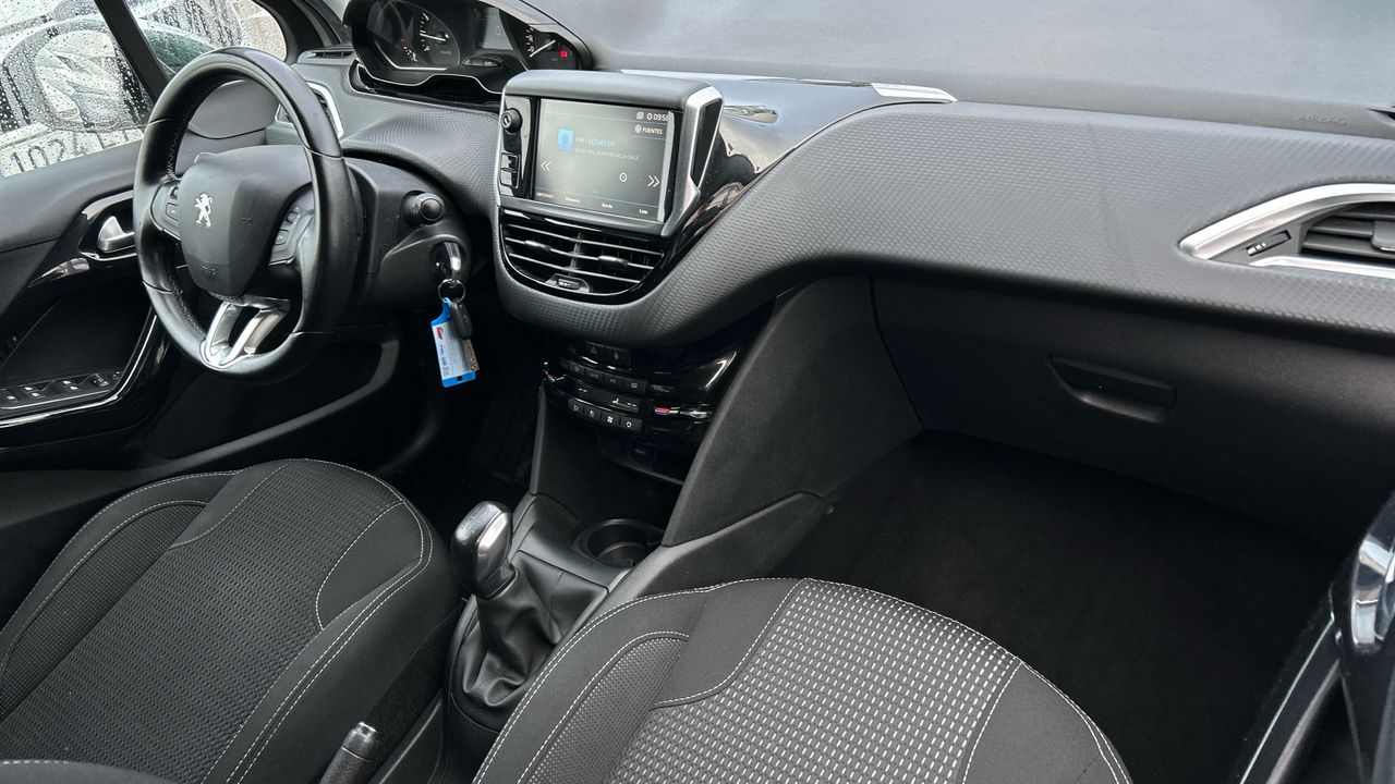 Peugeot 208 1.2L PURETECH 81KW ALLURE 110 5P