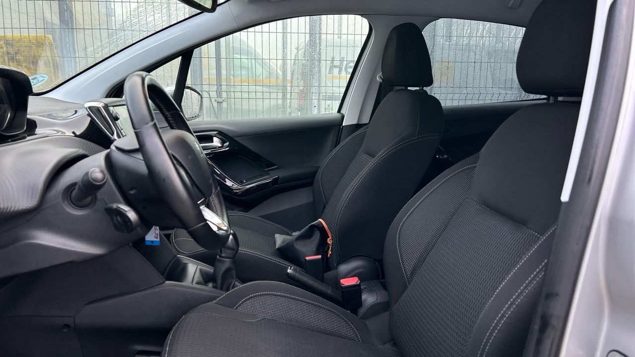 Peugeot 208 1.2L PURETECH 81KW ALLURE 110 5P
