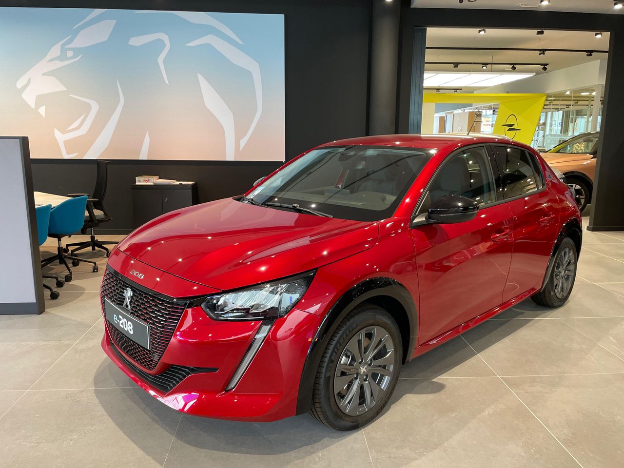 peugeot e-208 2025 /