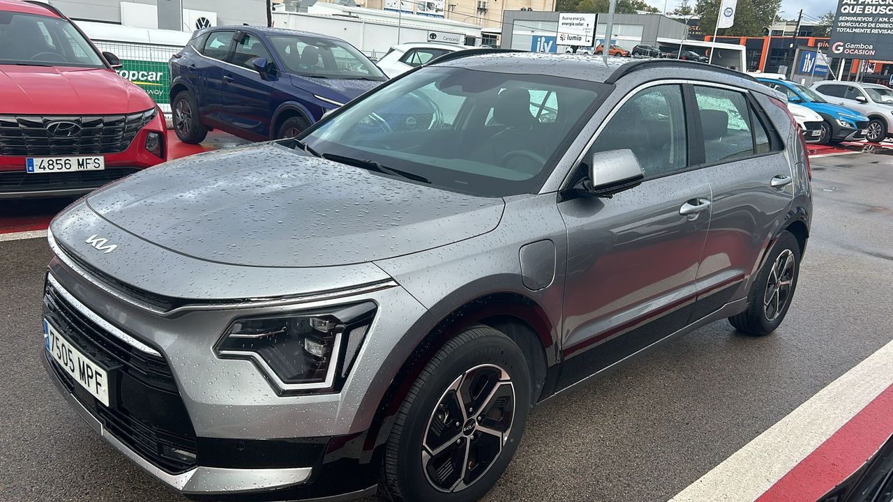 Ssangyong tivoli 5 puertas  de segunda mano - kia niro 2024 /