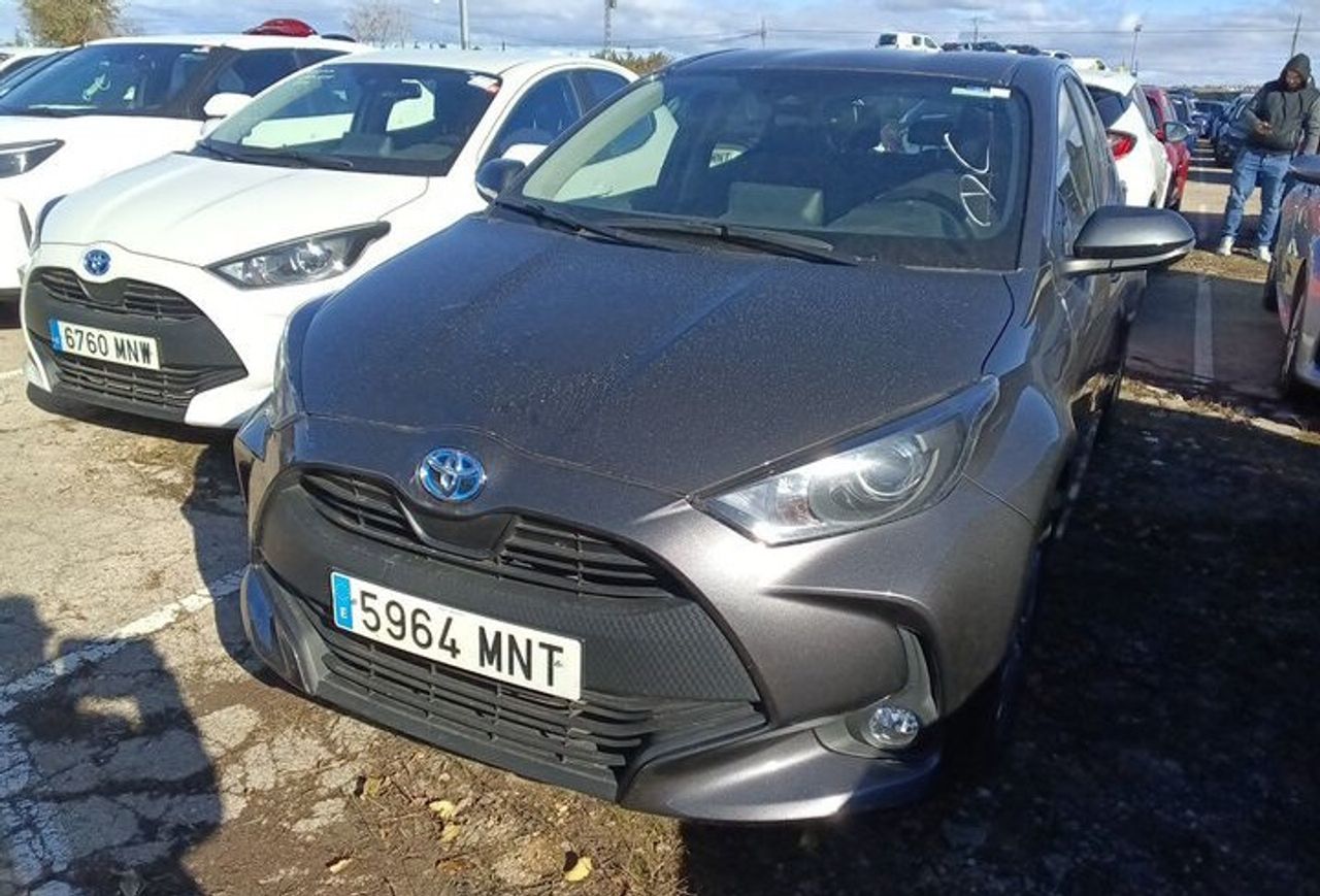 toyota yaris 2024 /