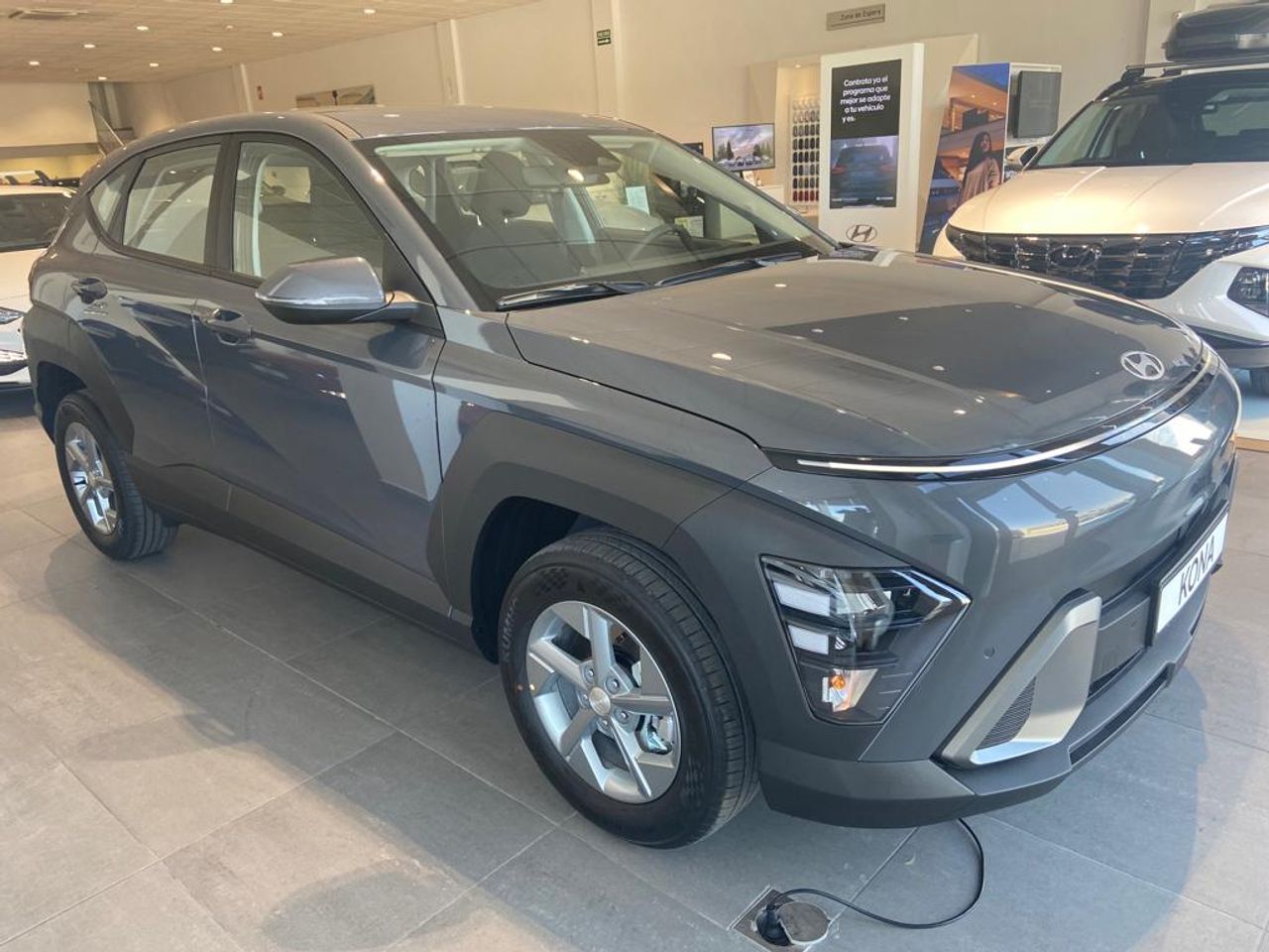 Hyundai kona con cambio manual 6 marchas  de segunda mano - hyundai kona 2023 /