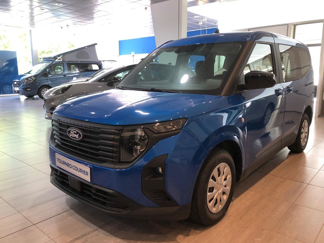 Foto ford tourneo courier 2025 /