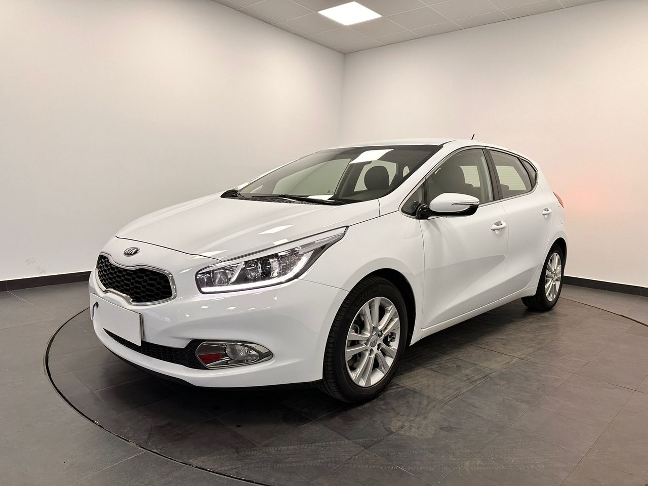Kia ceed concesionario oficial  de segunda mano - kia ceed 2014 /