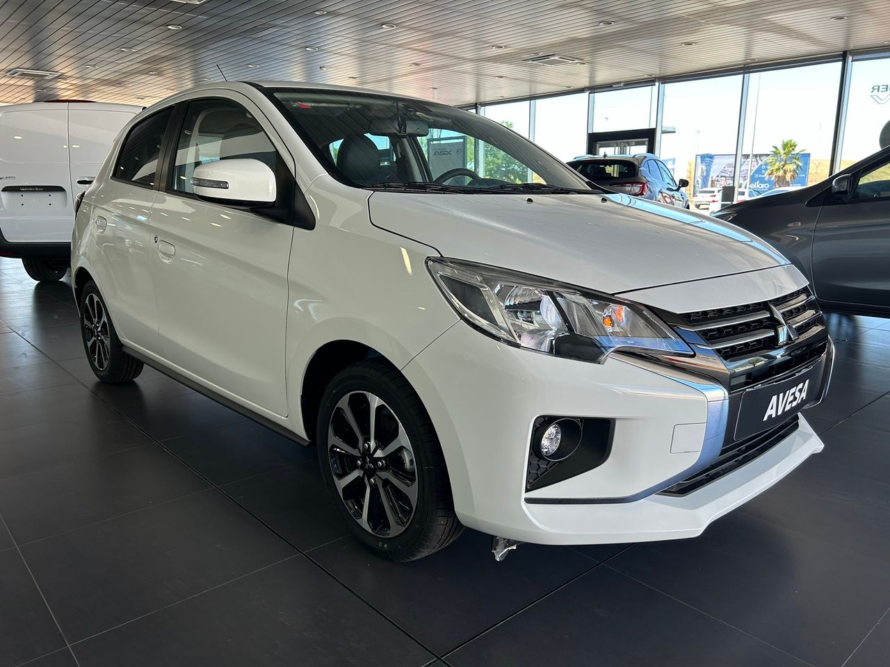 mitsubishi space star 2023 / foto grande (2)
