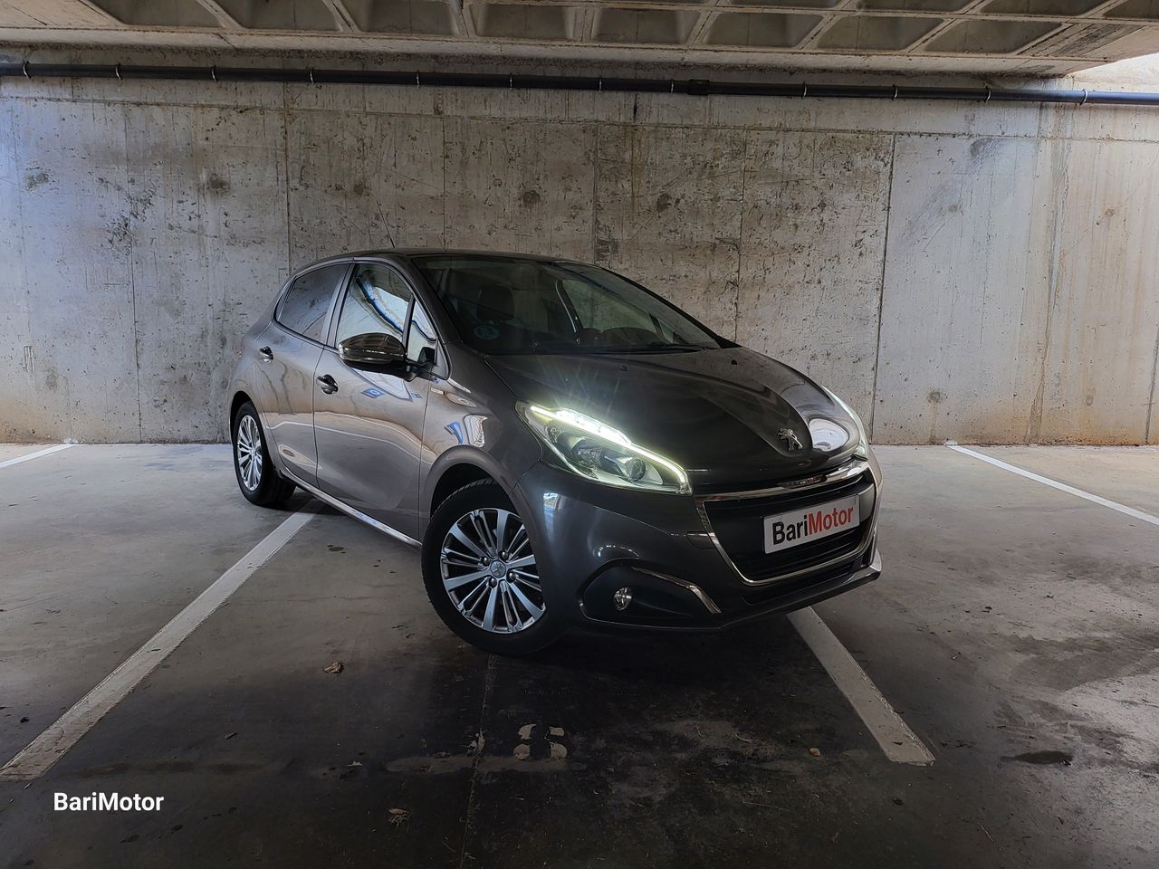 peugeot 208 2017 /