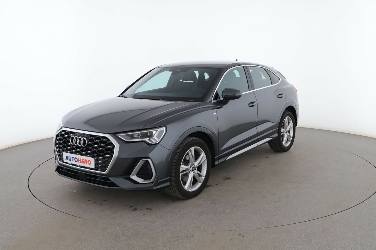 audi q3 2023 /
