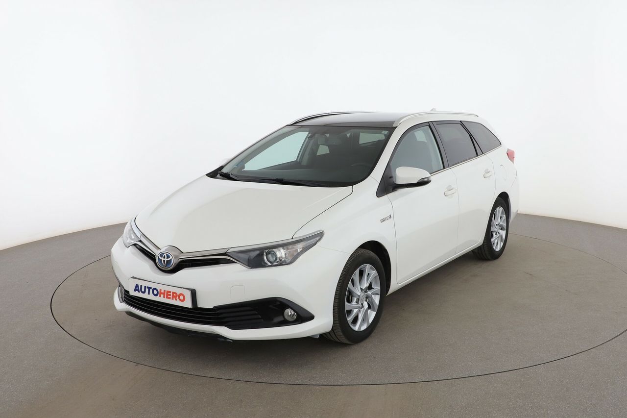 toyota auris touring sports 2015 /