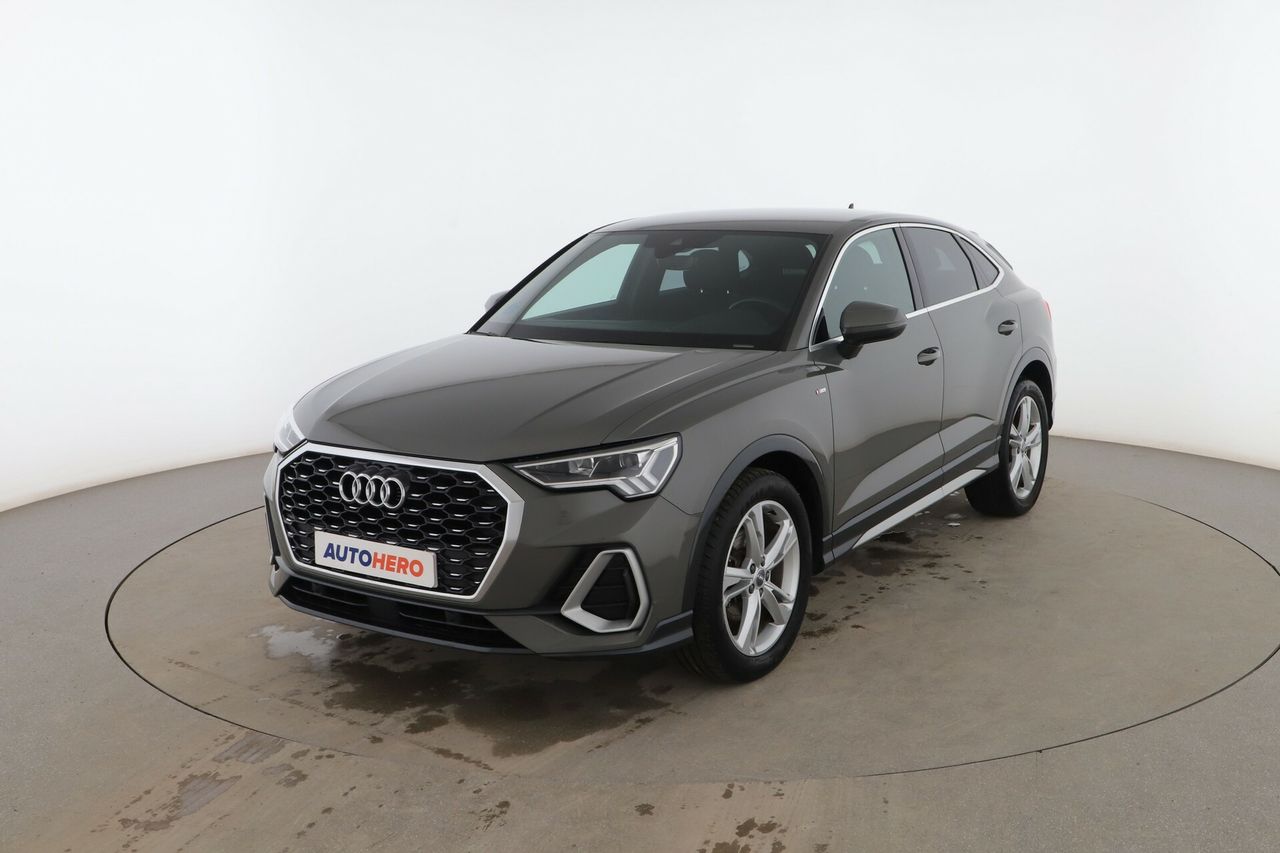 audi q3 2019 /