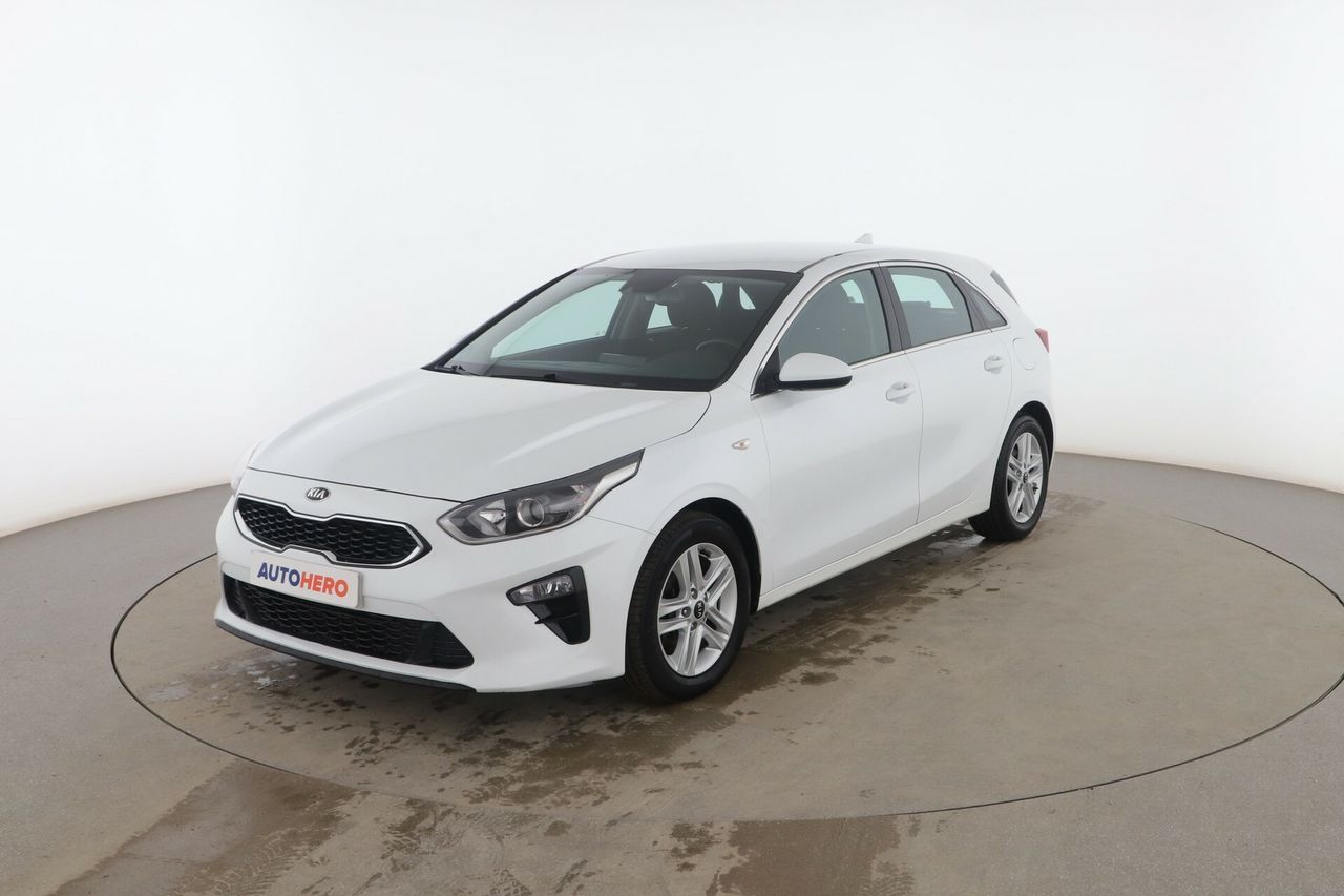 kia ceed 2021 /