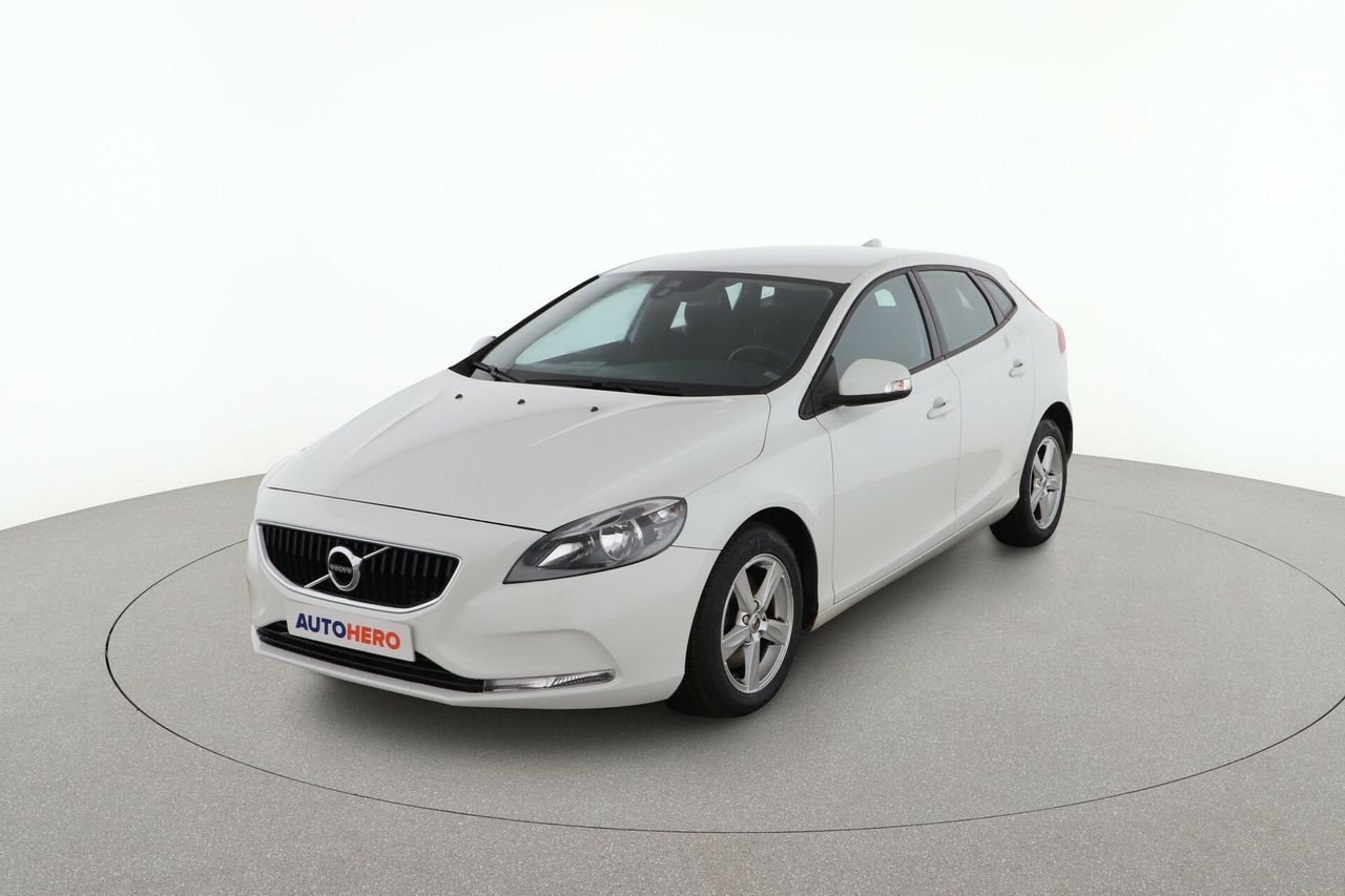 volvo v40 2016 /