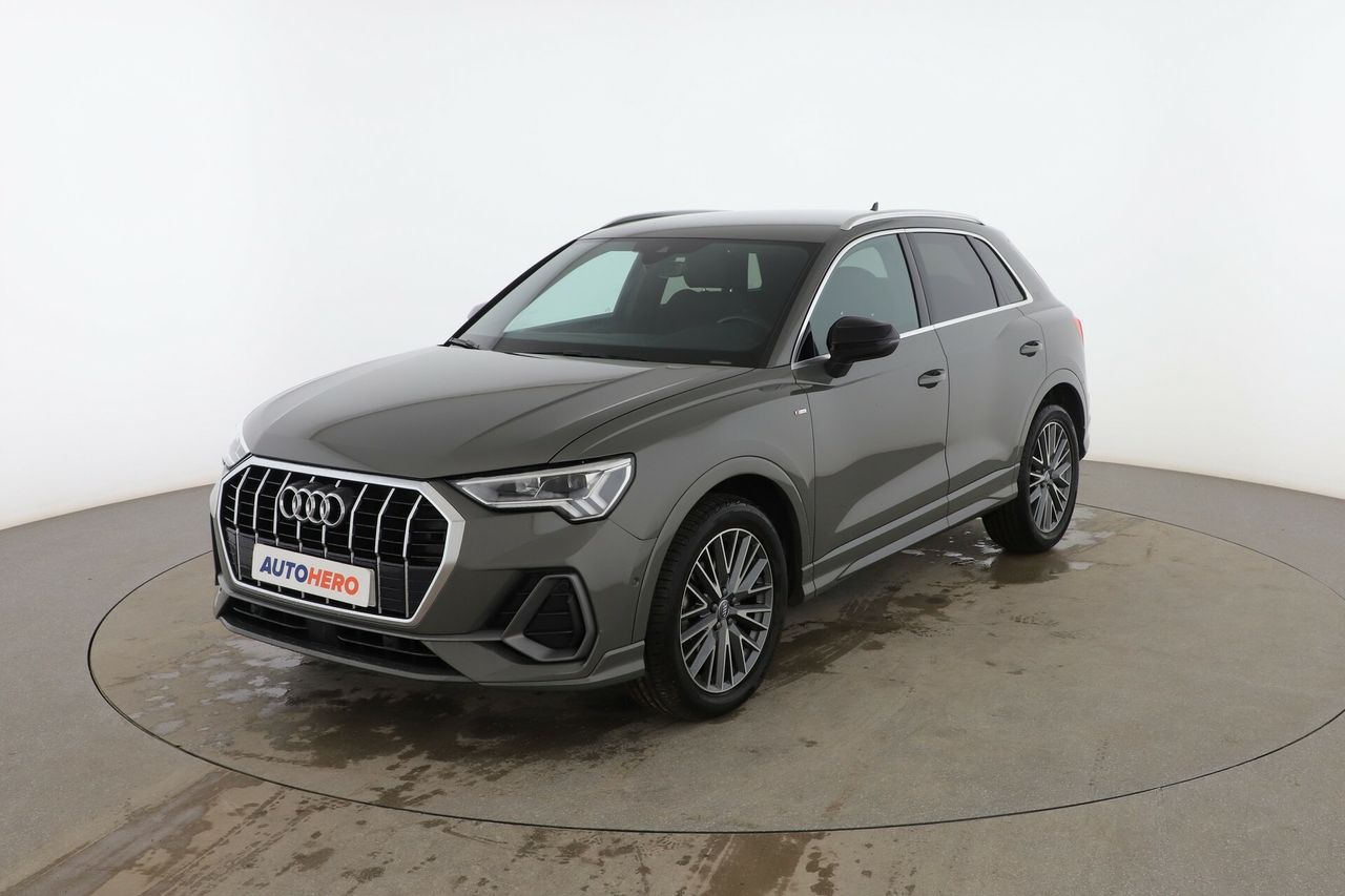 audi q3 2019 /
