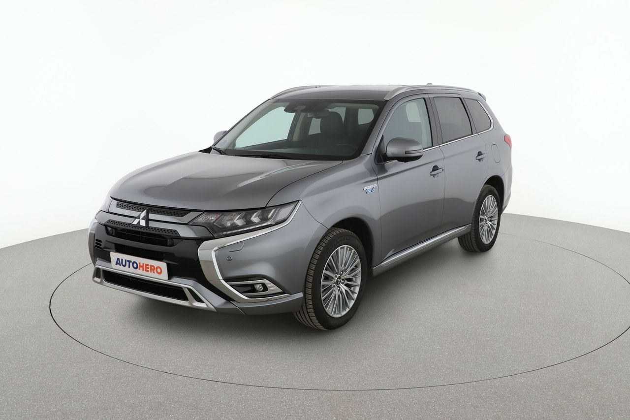 mitsubishi outlander 2020 /
