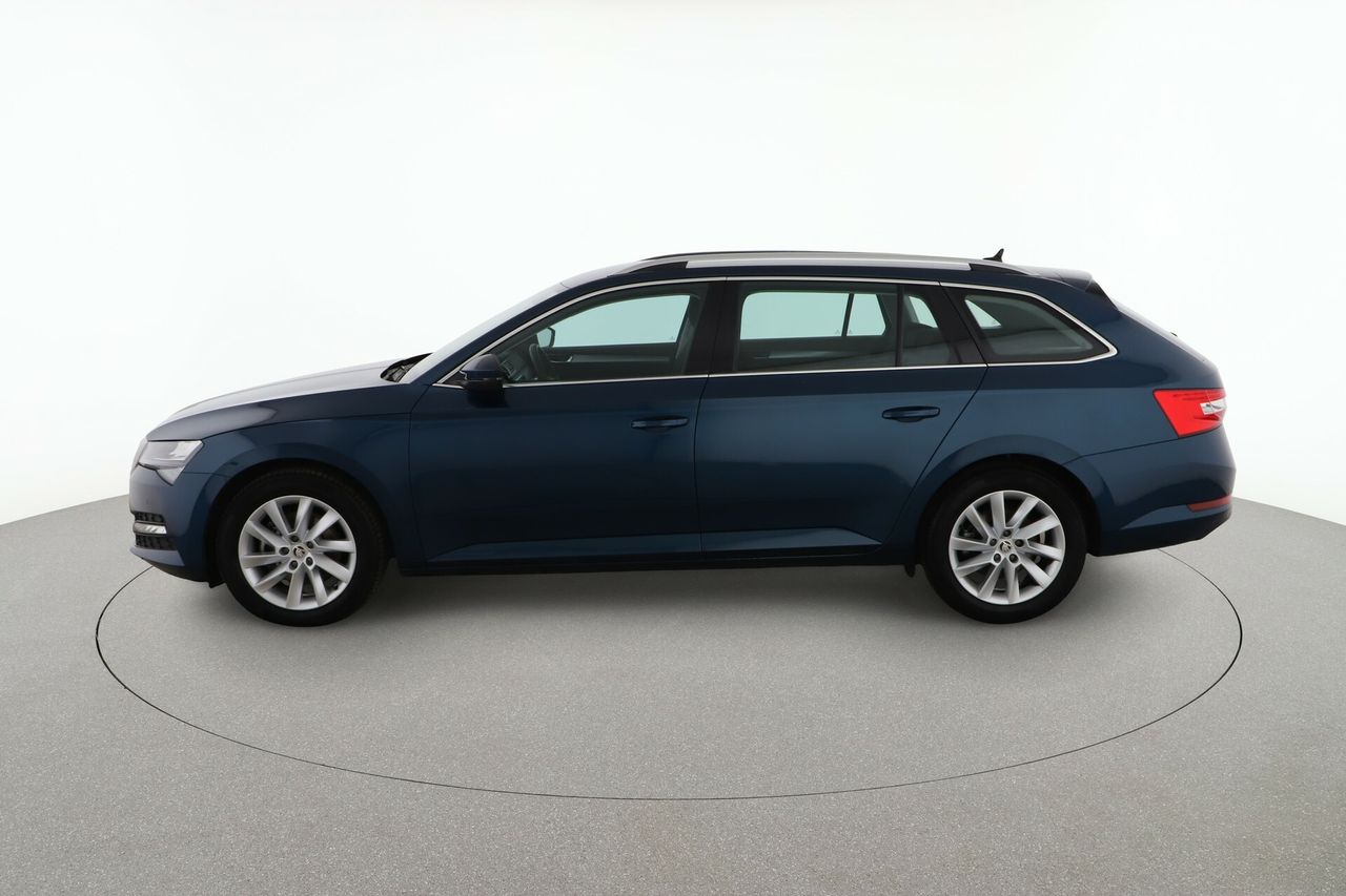 skoda superb 2023 / foto grande (3)