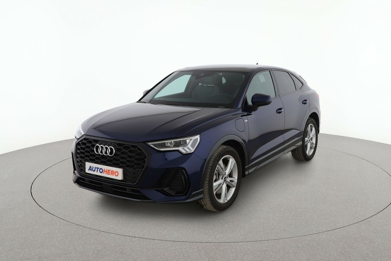 audi q3 2022 /