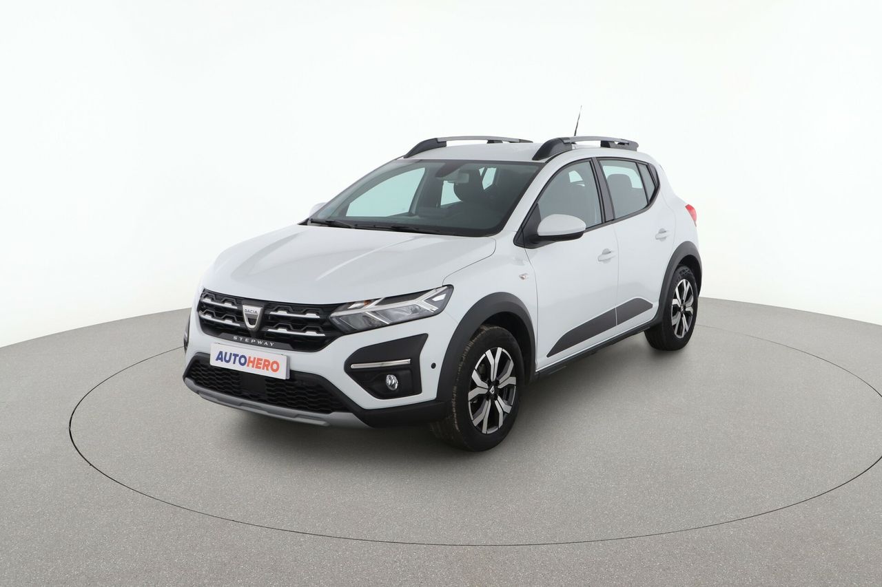 Dacia duster con parachoques color carroceria  de segunda mano - dacia sandero 2022 /