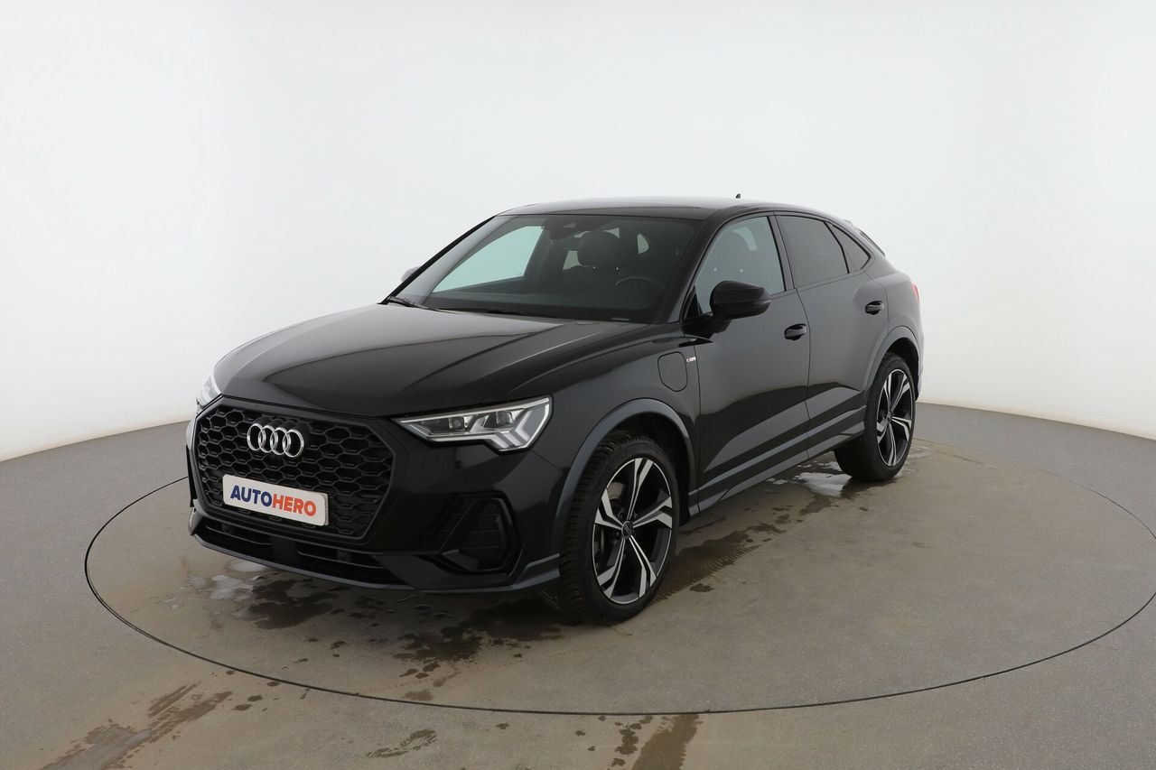 audi q3 2021 /