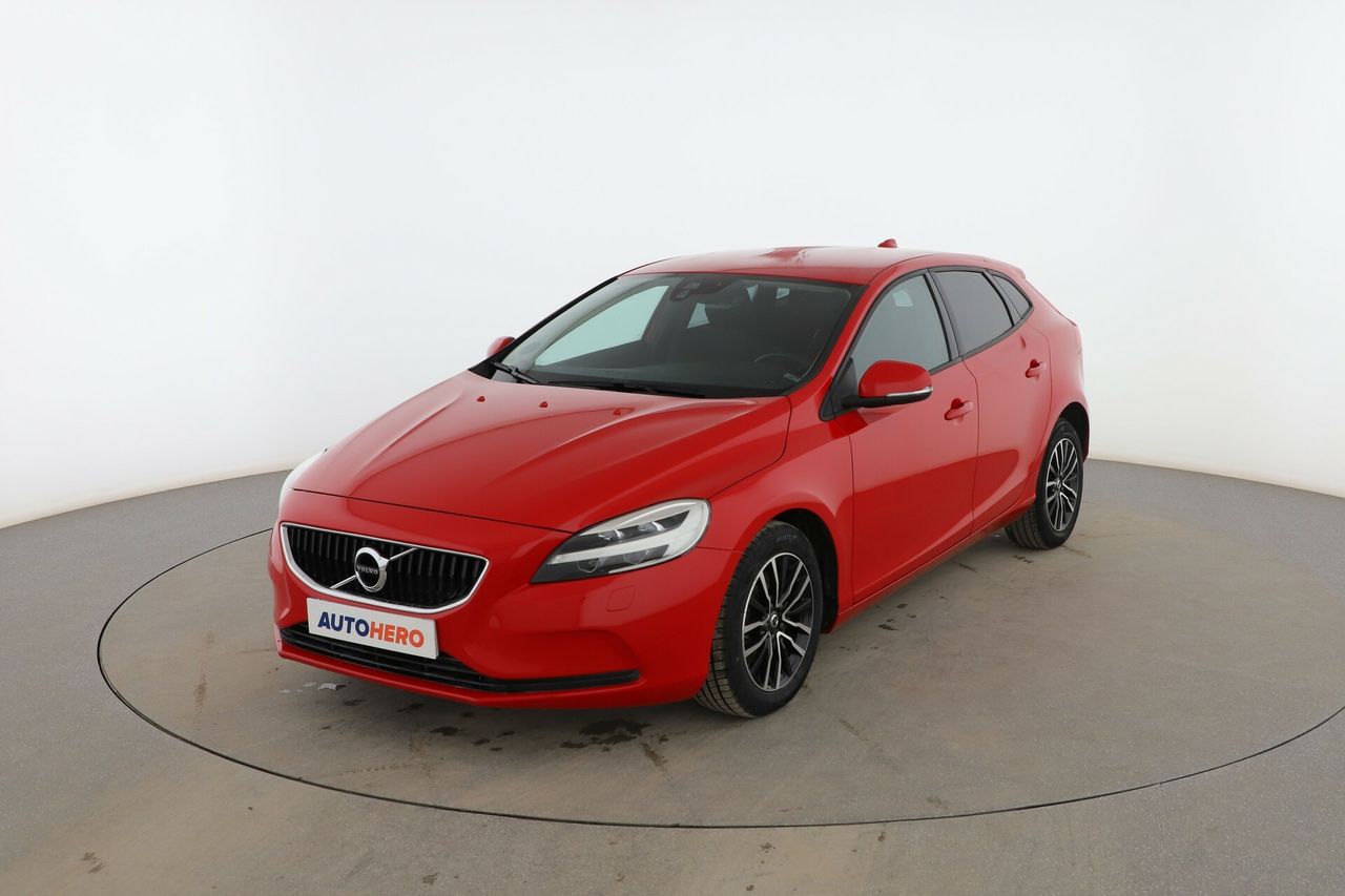 Volvo xc60 con cambio de 8 marchas  de segunda mano - volvo v40 2019 /