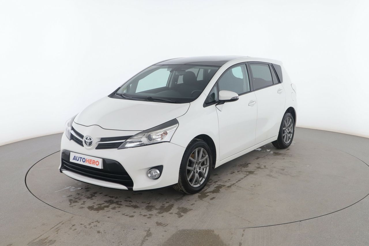 Foto toyota verso 2014 /