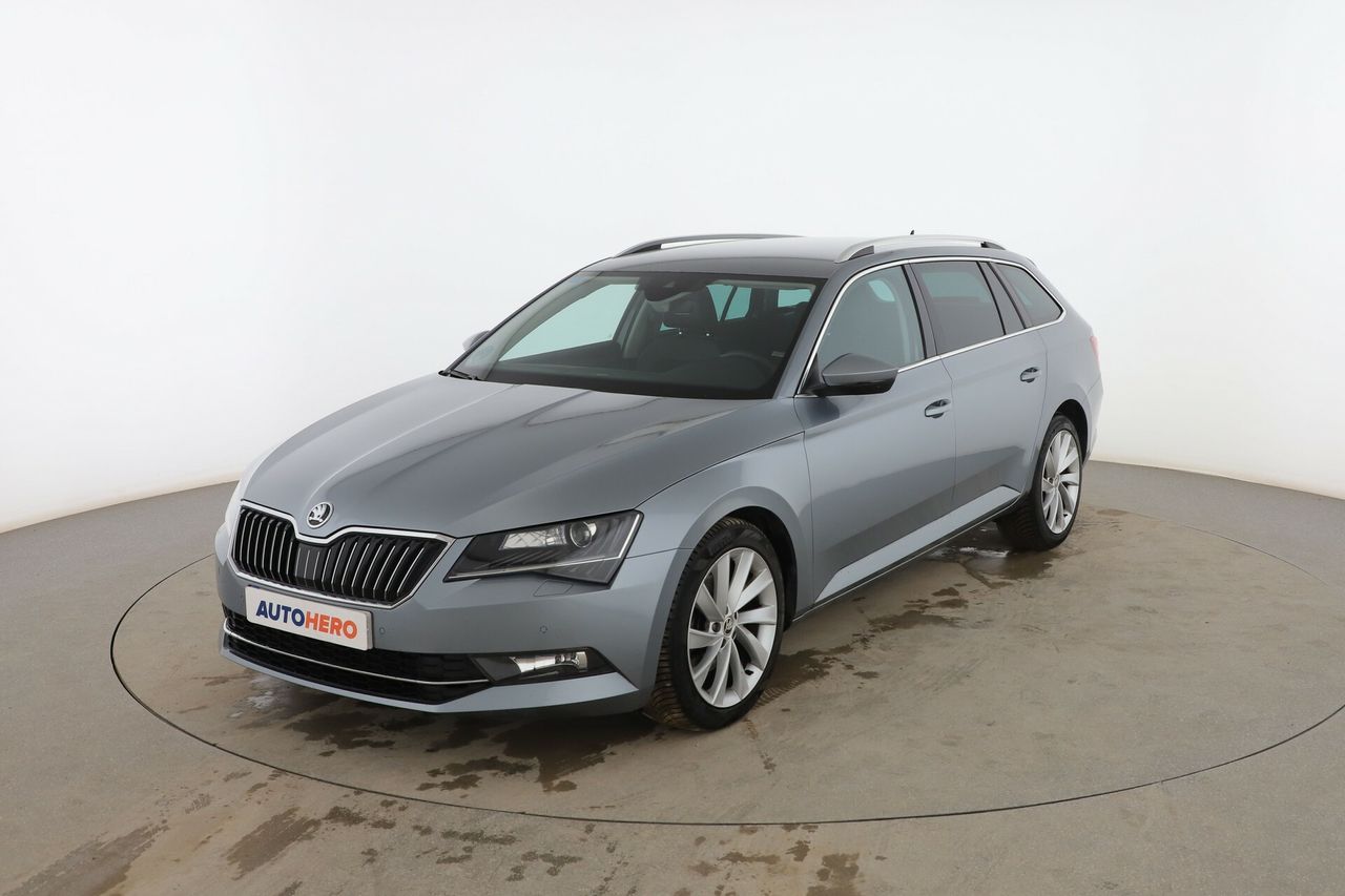 Foto skoda superb 2019 /