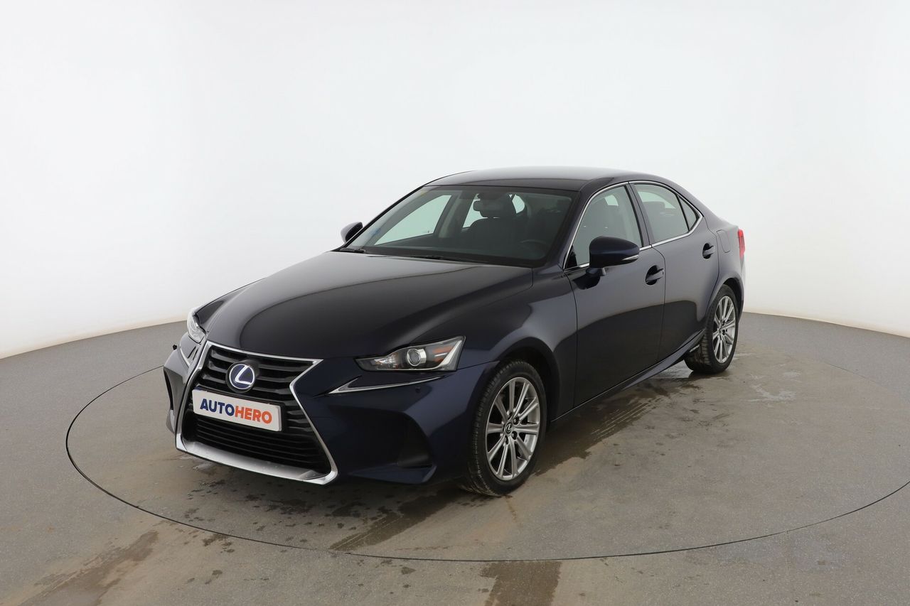 Foto lexus is 2018 /