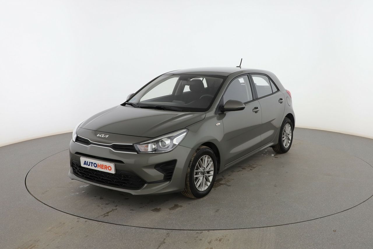 Kia stonic manual 2020  de segunda mano - kia rio 2022 /