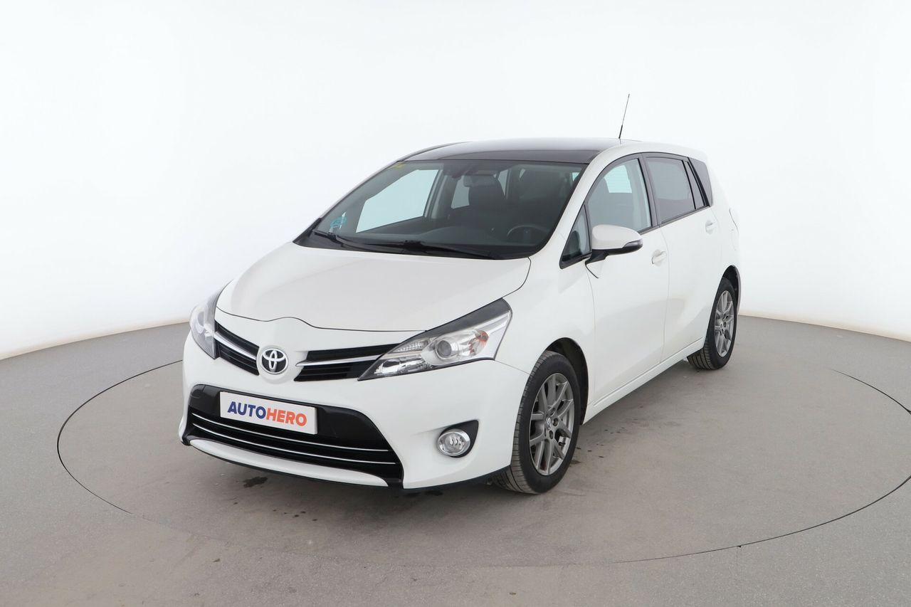 Foto toyota verso 2014 /