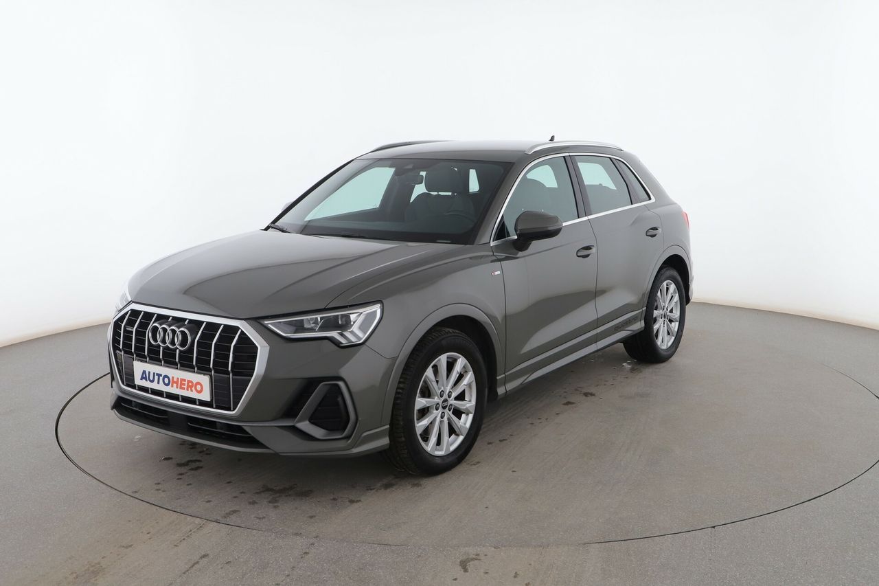 audi q3 2021 /
