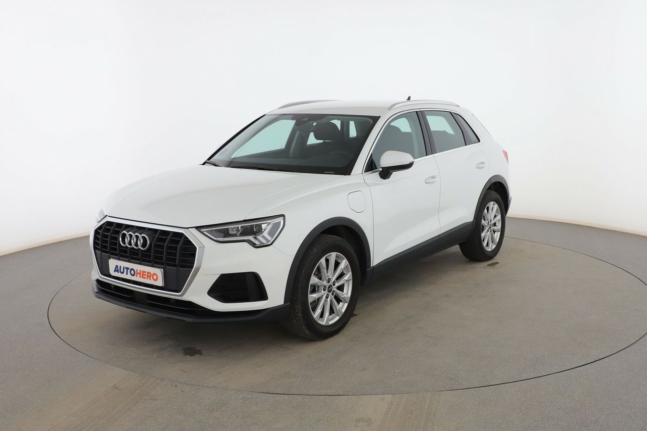 audi q3 2022 /