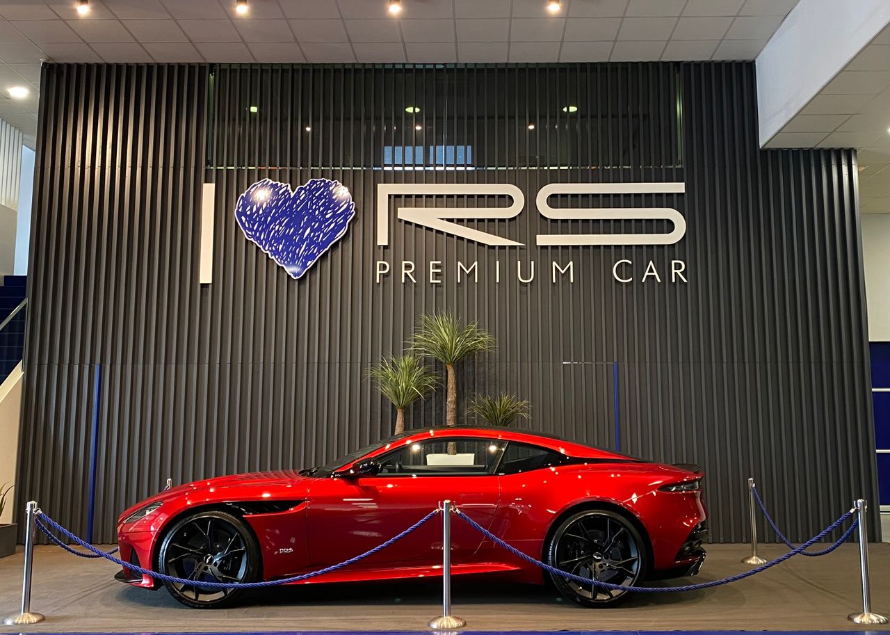 Foto aston martin dbs 2021 /