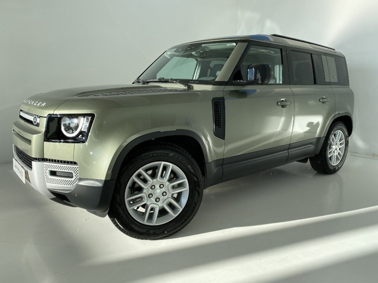 land-rover defender 2024 /