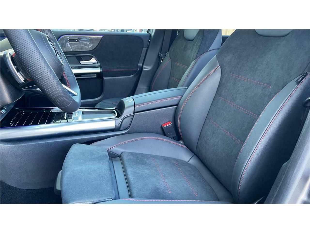 mercedes clase b 2024 / foto grande (3)