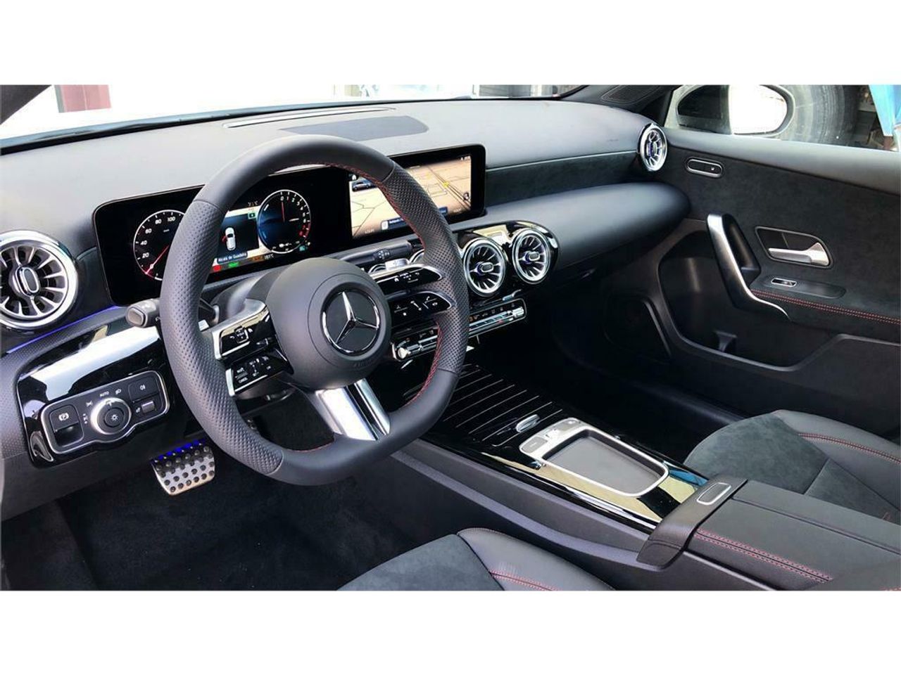 mercedes clase a 2024 / foto grande (3)