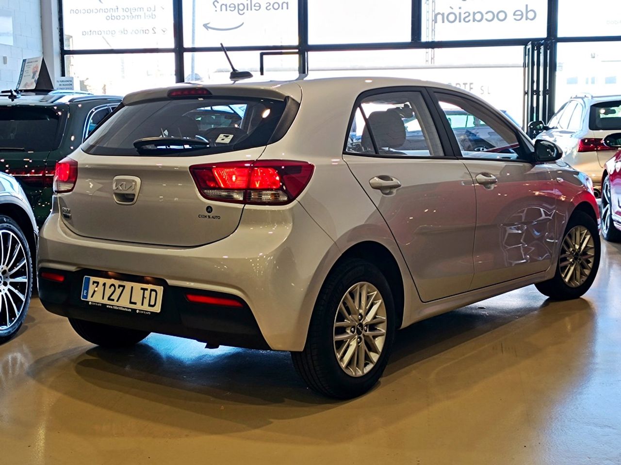 kia rio 2021 / foto grande (2)