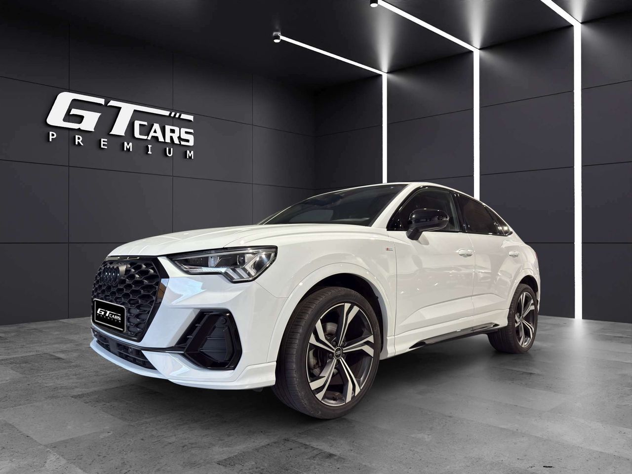 audi q3 2024 /