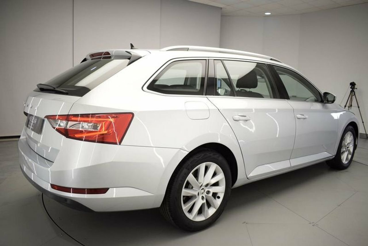 skoda superb 2020 / foto grande (2)