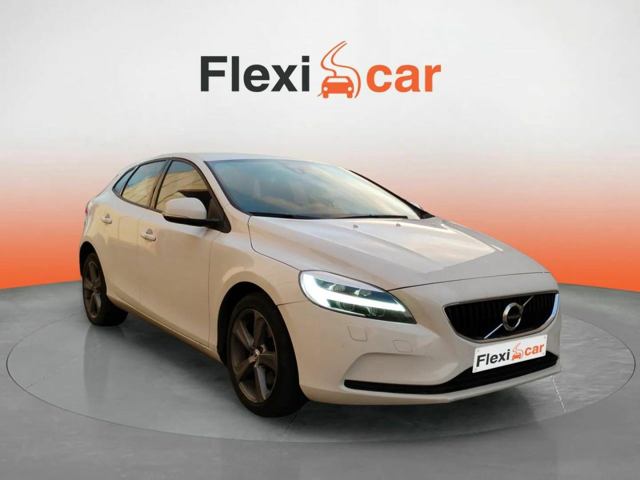 Volvo v90 con color blanco  de segunda mano - volvo v40 2019 /