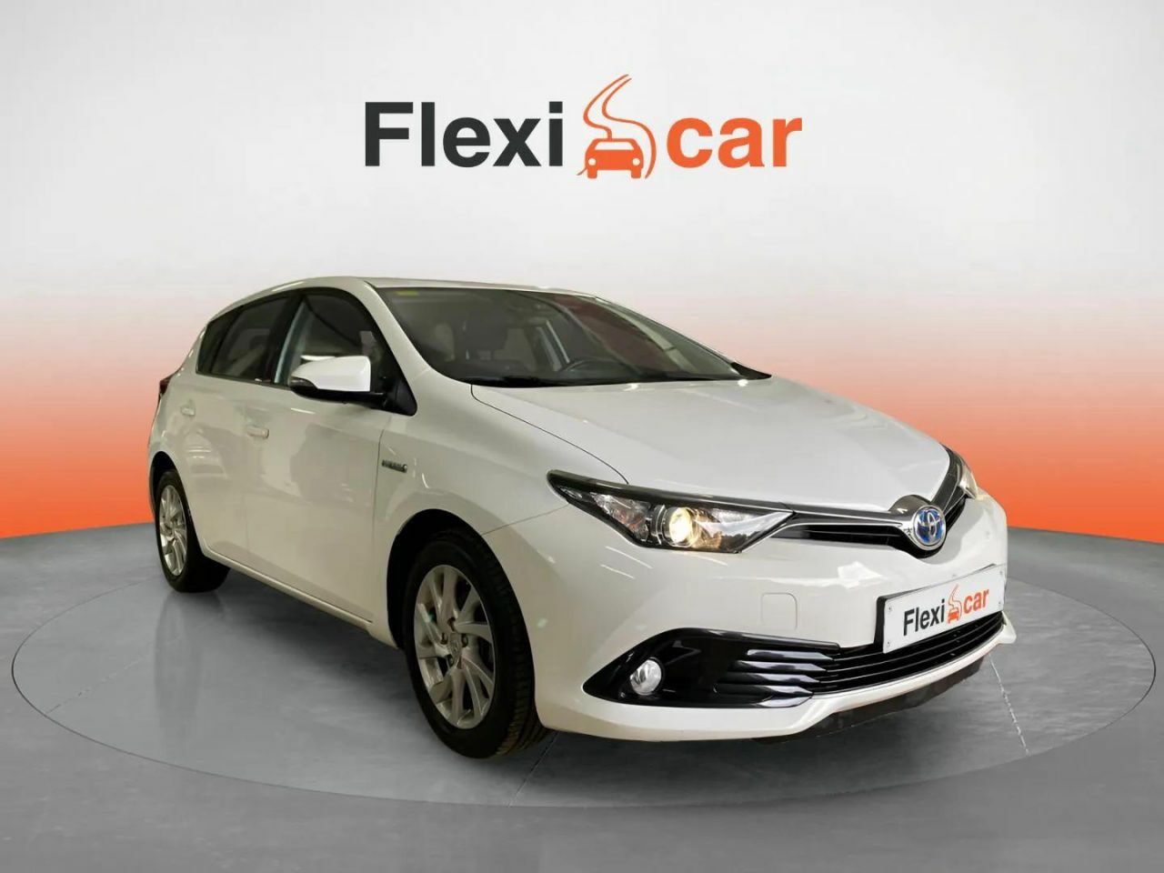 Toyota yaris hibrido  de segunda mano - toyota auris 2018 /