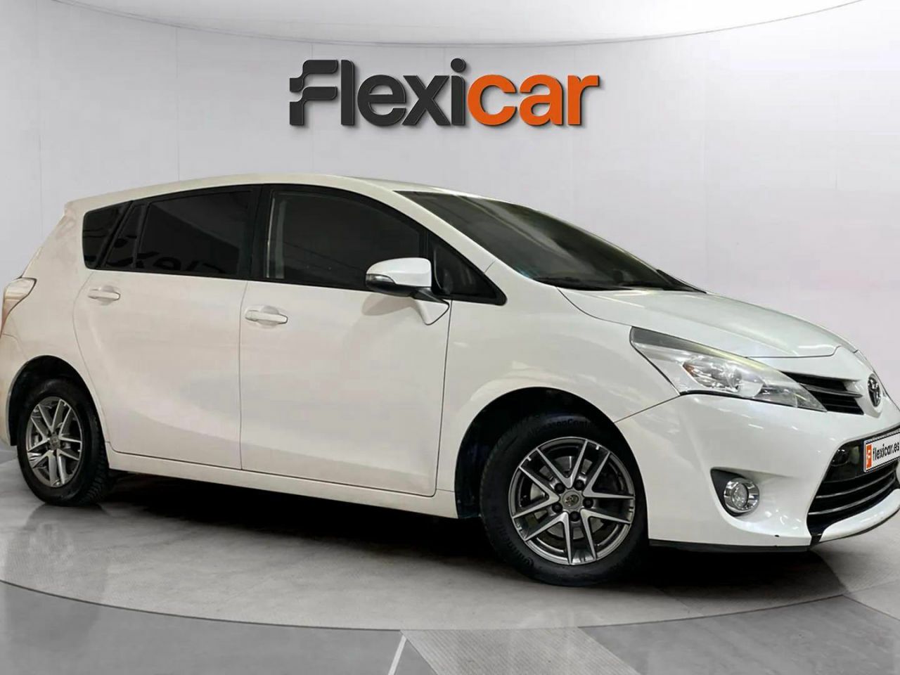 Foto toyota verso 2015 /