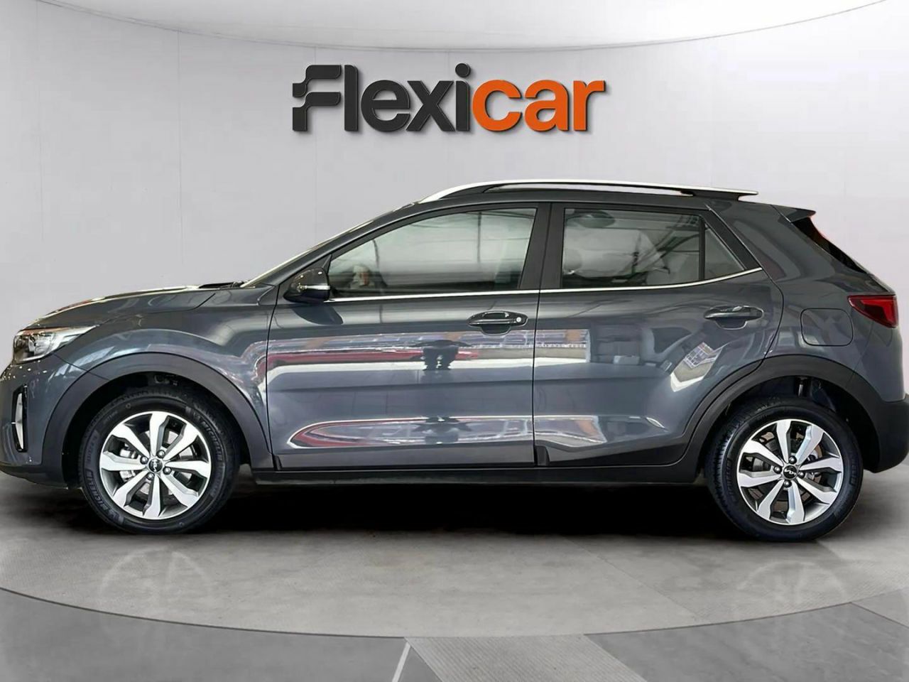 kia stonic 2022 / foto grande (2)