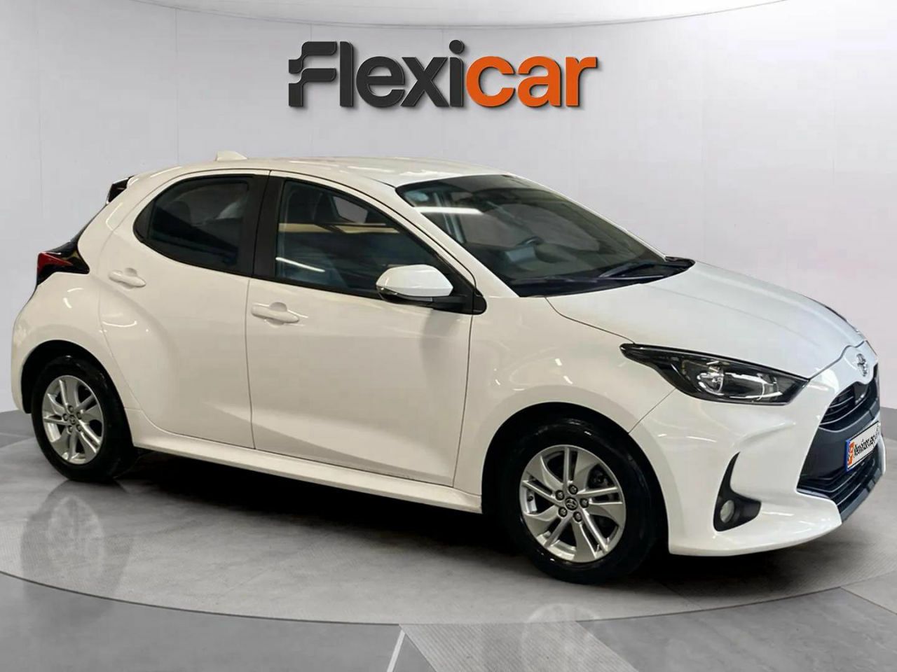 Foto toyota yaris 2023 /