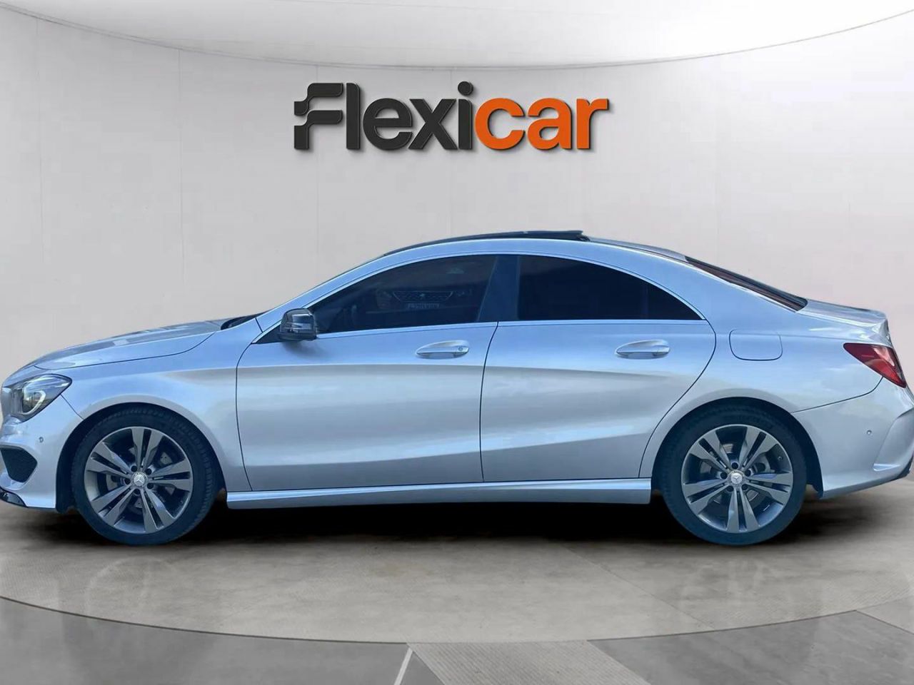 mercedes cla 2025 / foto grande (3)