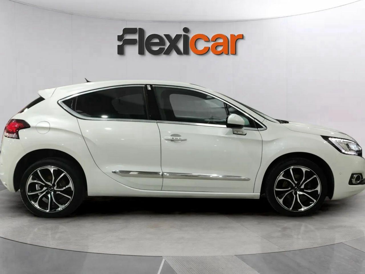 ds automobiles ds 4 2017 / foto grande (2)