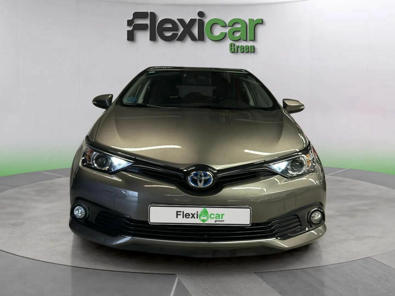 Coche con 5 plazas  de segunda mano - toyota auris 2018 /
