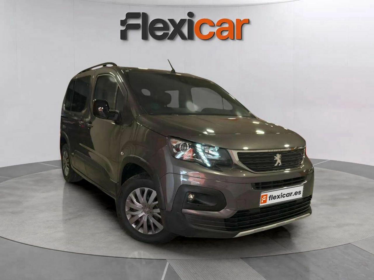 Peugeot 2008 naranja 2023  de segunda mano - peugeot rifter 2023 /