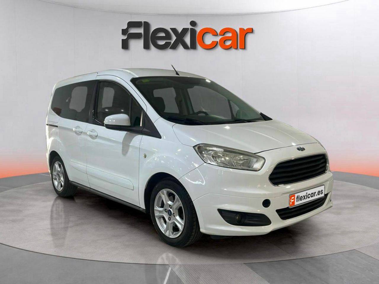Coche con 5 plazas  de segunda mano - ford tourneo courier 2016 /
