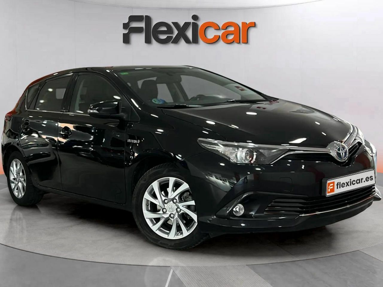 Toyota yaris hibrido 100cv  de segunda mano - toyota auris 2017 /