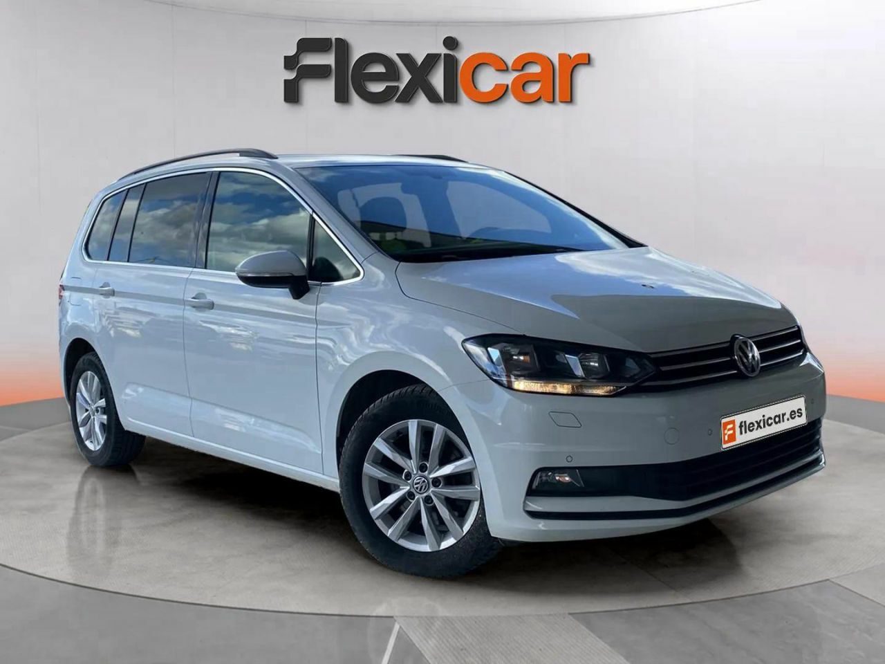 Foto volkswagen touran 2019 /