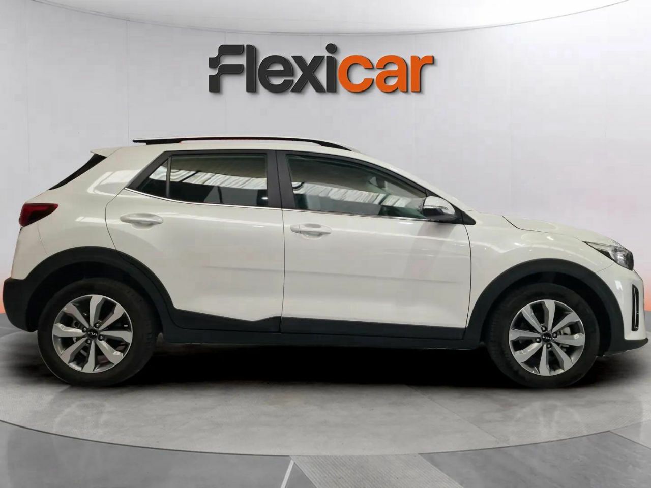 kia stonic 2024 / foto grande (3)